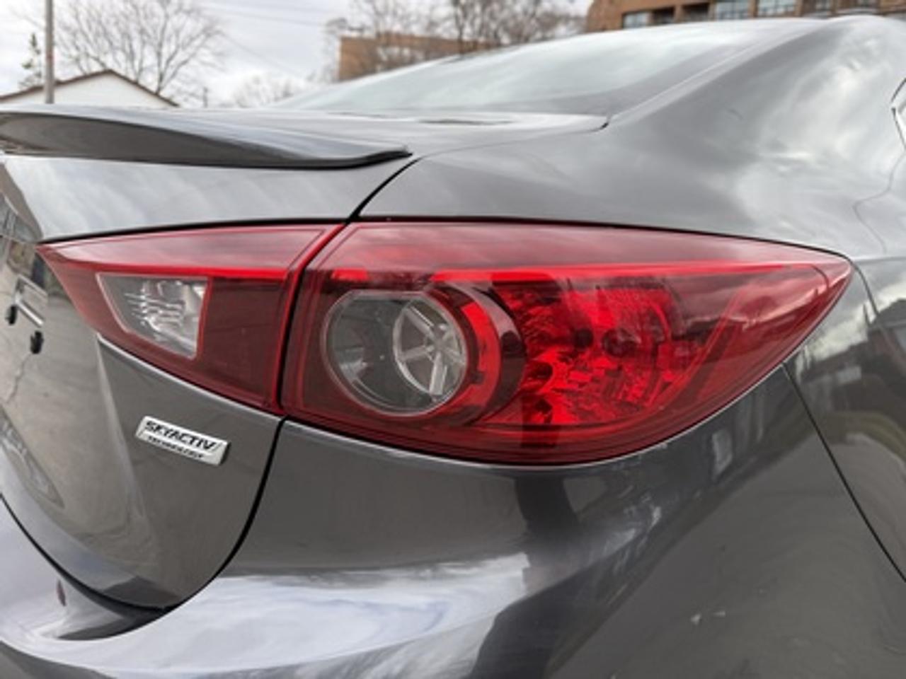 2017 Mazda MAZDA3 4DR SDN AUTO SE Photo