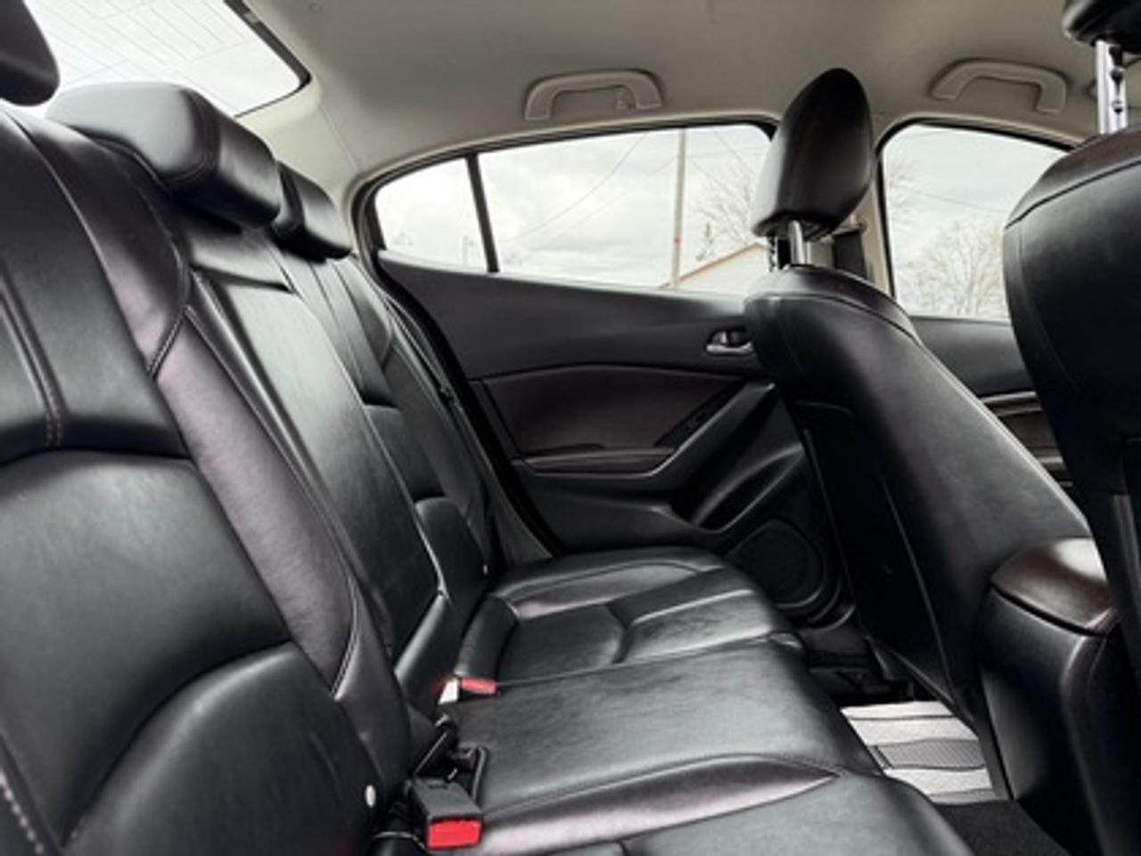 2017 Mazda MAZDA3 4DR SDN AUTO SE Photo