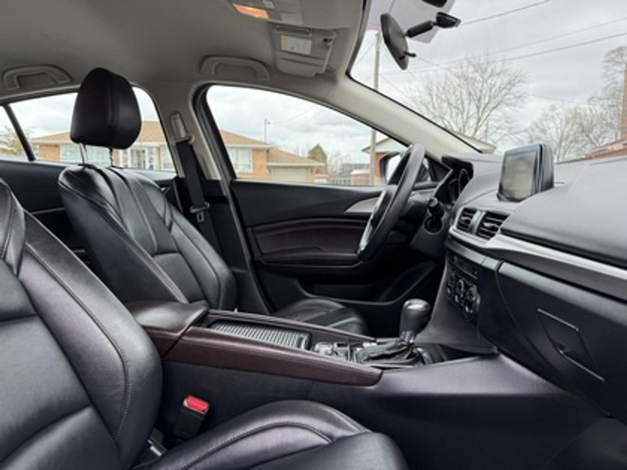 2017 Mazda MAZDA3 4DR SDN AUTO SE Photo