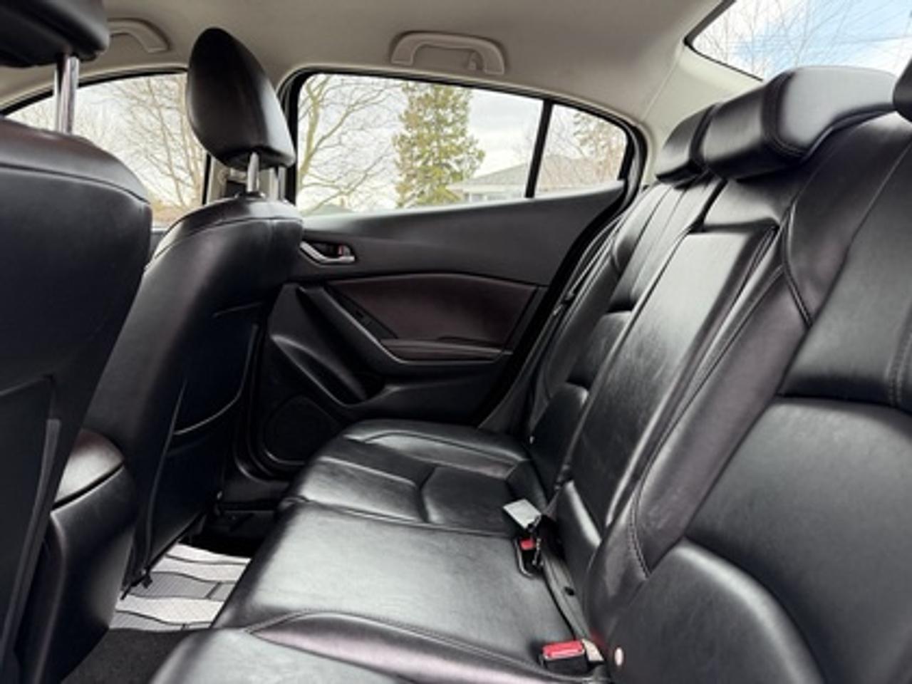 2017 Mazda MAZDA3 4DR SDN AUTO SE Photo