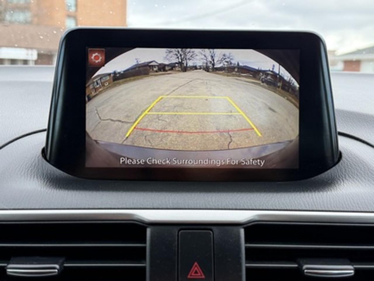 2017 Mazda MAZDA3 4DR SDN AUTO SE Photo