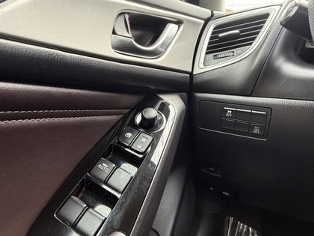 2017 Mazda MAZDA3 4DR SDN AUTO SE Photo