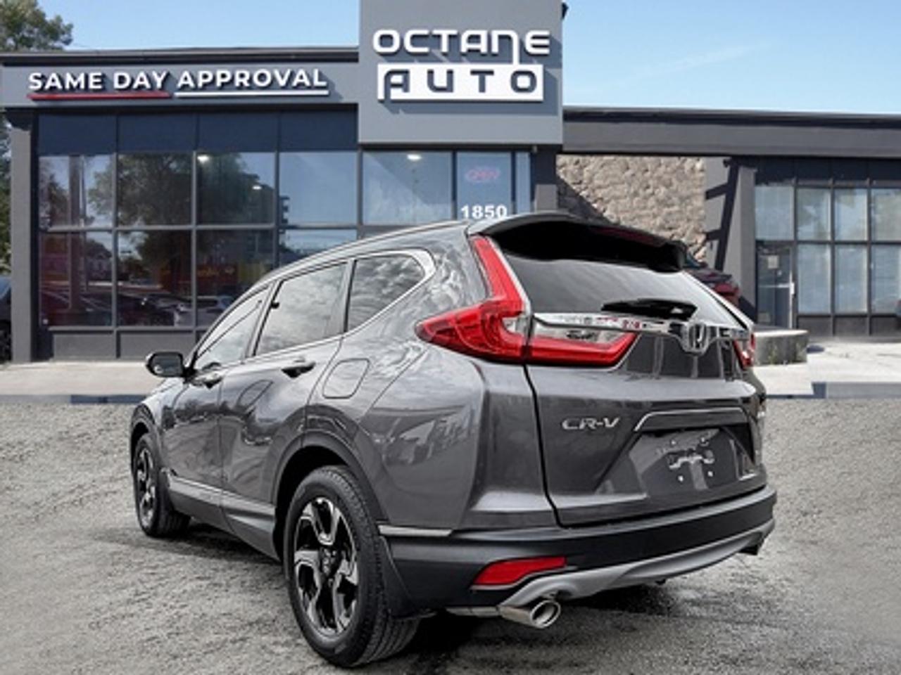 2019 Honda CR-V Touring AWD Photo3