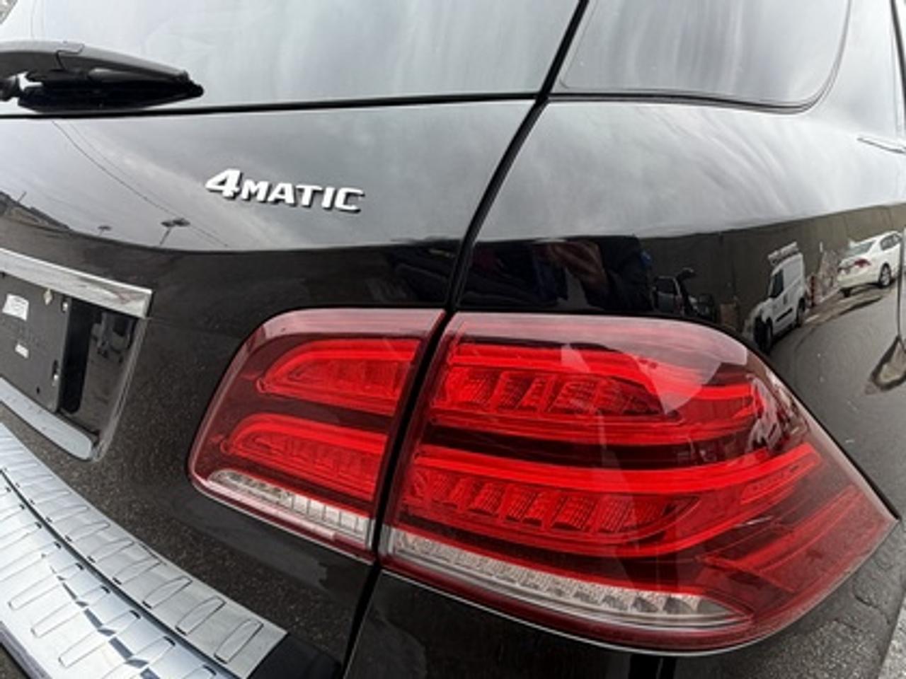 2019 Mercedes-Benz GLE GLE 400 4MATIC SUV Photo