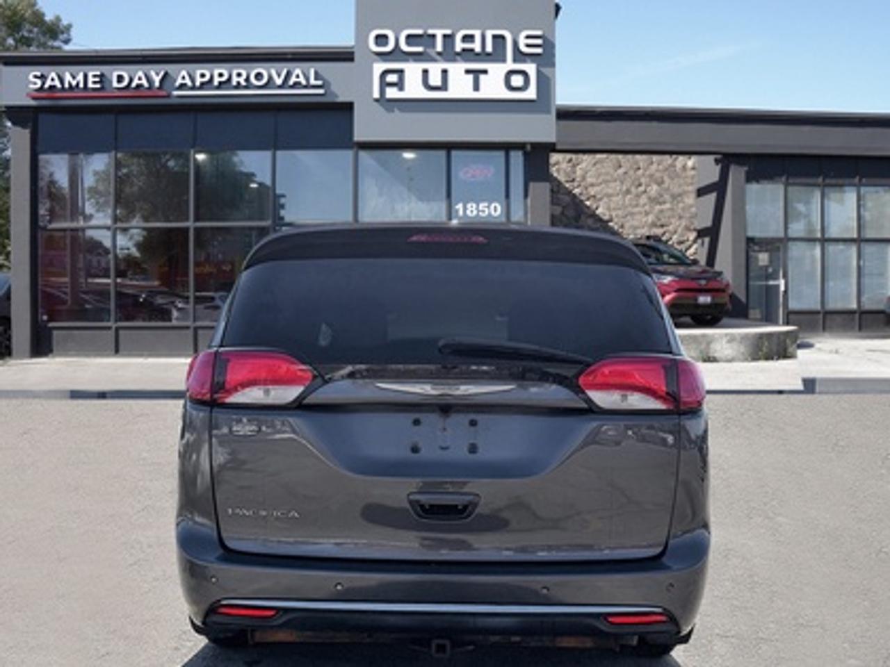 2017 Chrysler Pacifica 4DR WGN TOURING-L PLUS Photo4