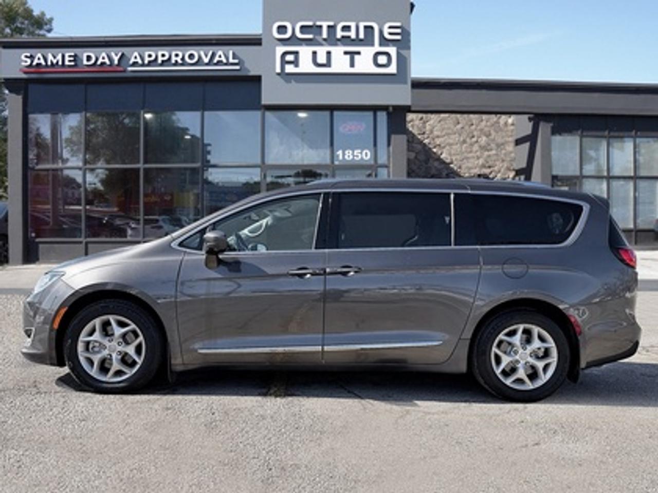 2017 Chrysler Pacifica 4DR WGN TOURING-L PLUS Photo