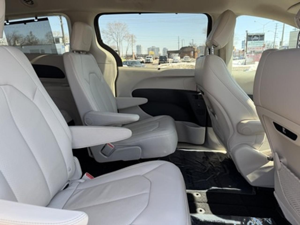 2017 Chrysler Pacifica 4DR WGN TOURING-L PLUS Photo