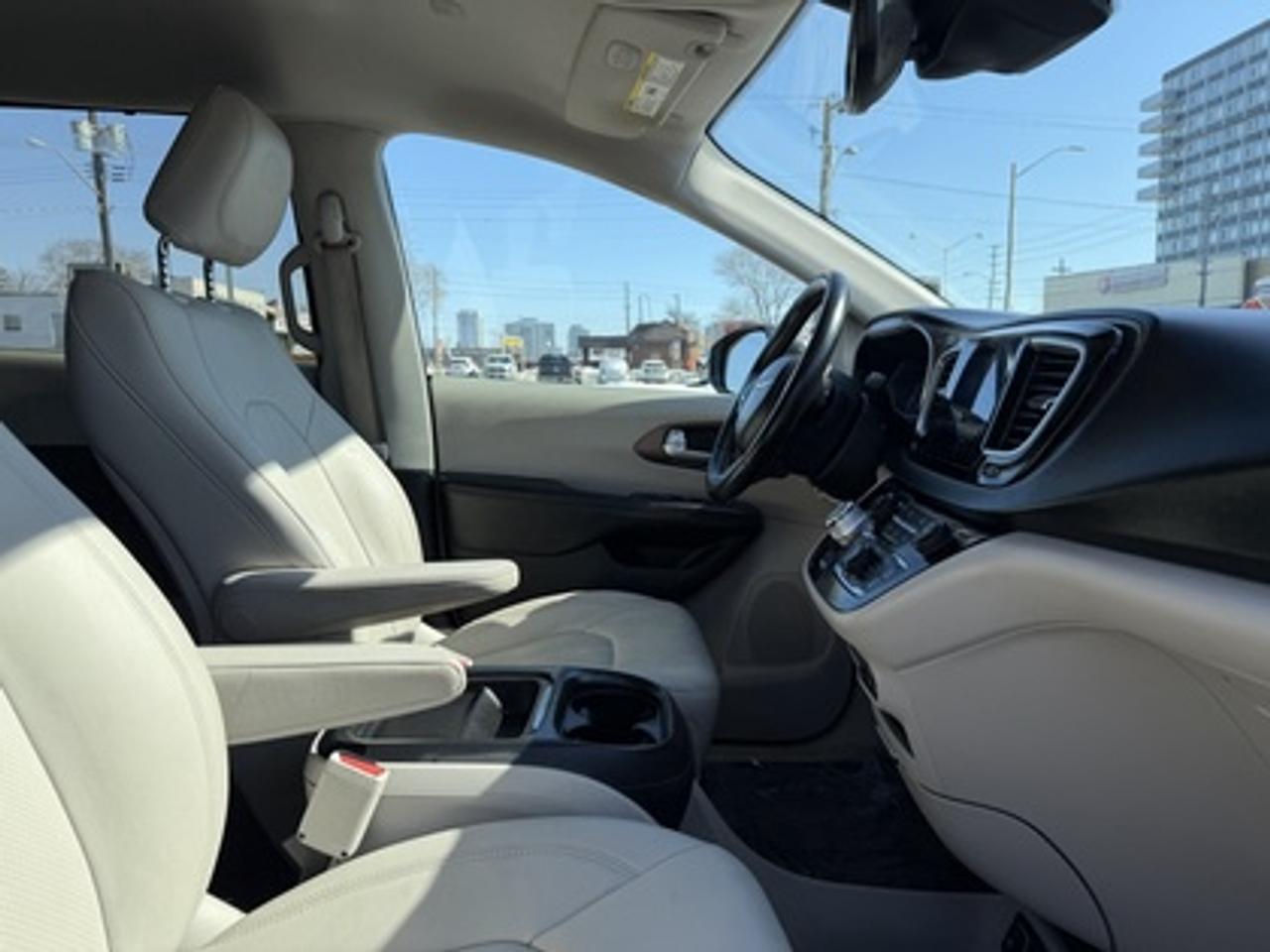 2017 Chrysler Pacifica 4DR WGN TOURING-L PLUS Photo