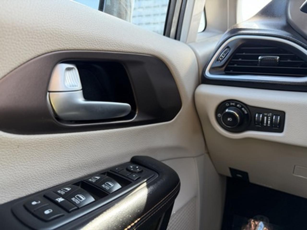 2017 Chrysler Pacifica 4DR WGN TOURING-L PLUS Photo