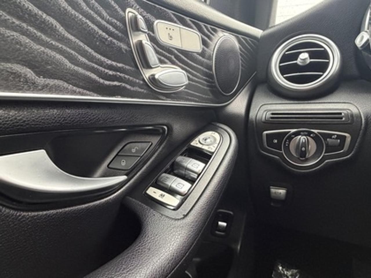 2019 Mercedes-Benz GLC GLC 300 4MATIC SUV Photo