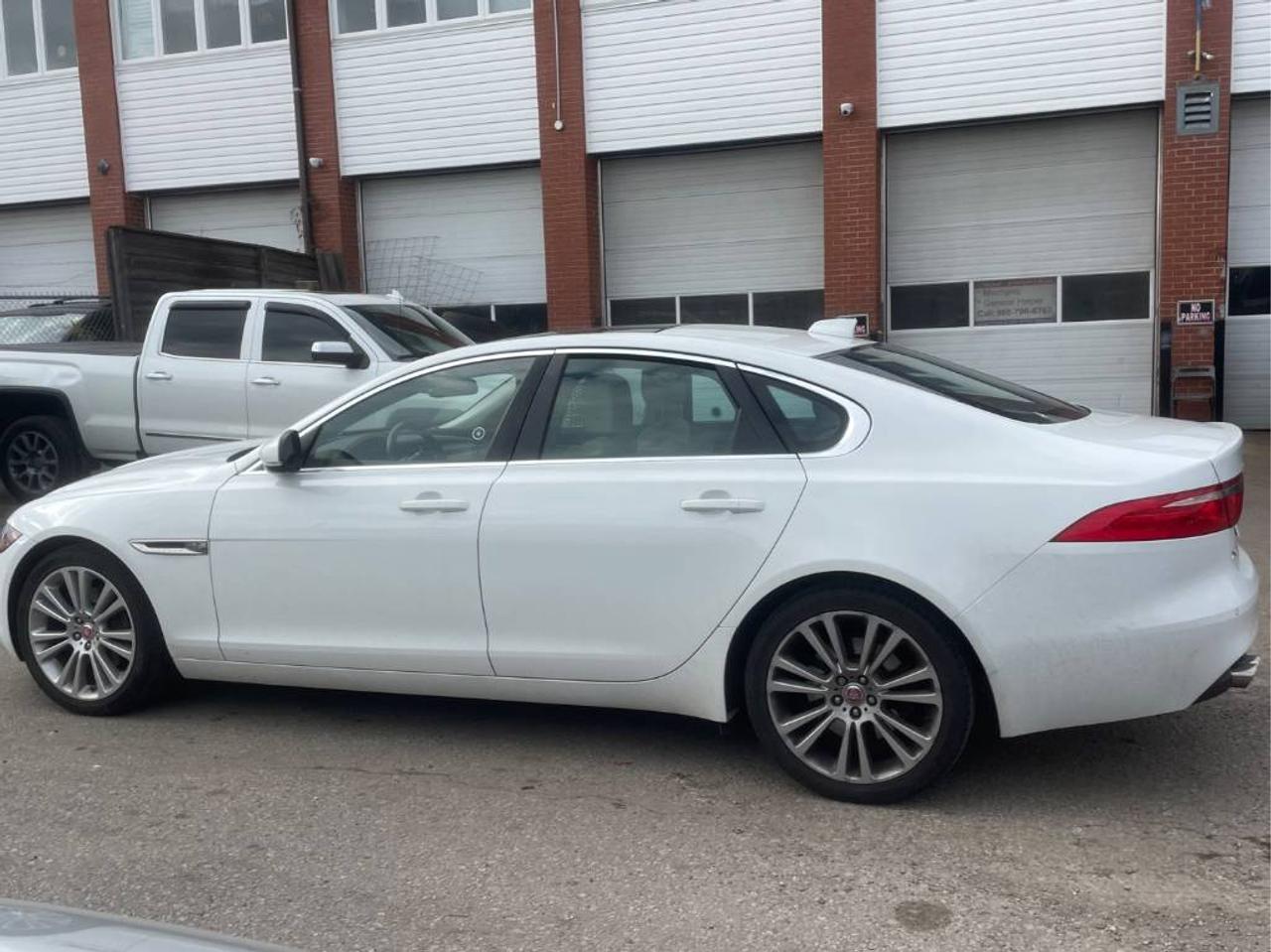 2017 Jaguar XF 20d Prestige Photo4