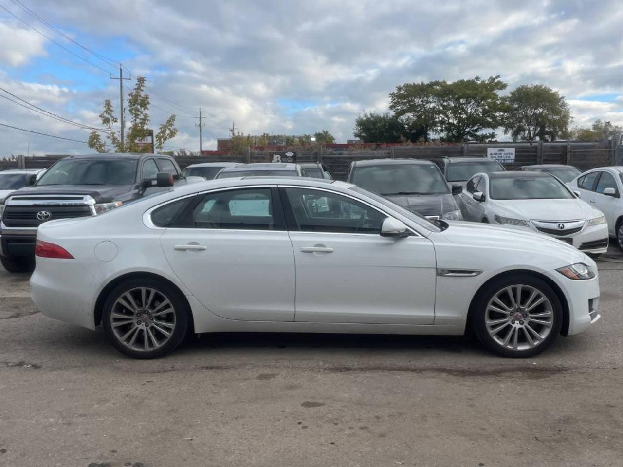 2017 Jaguar XF 20d Prestige Photo