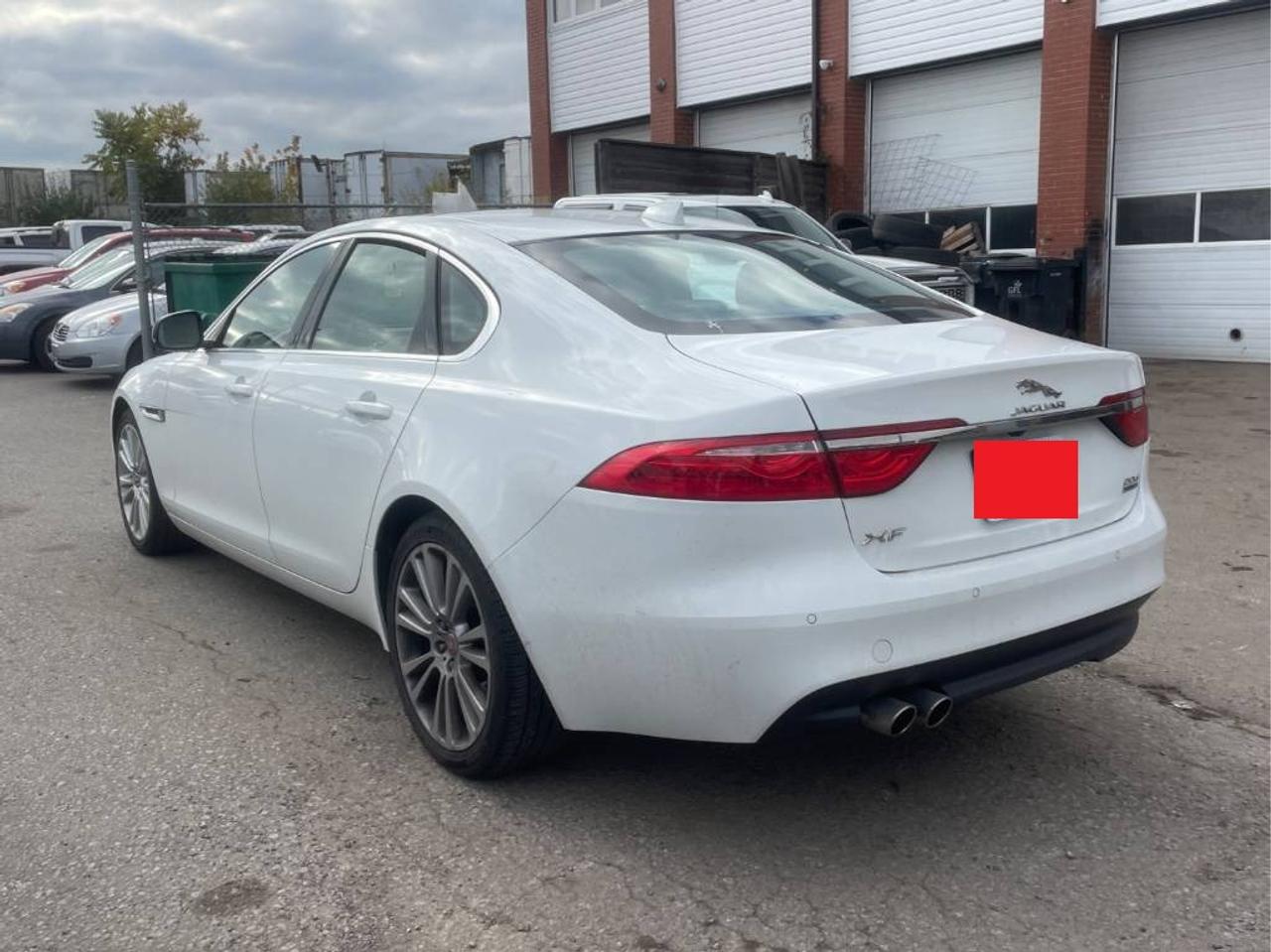 2017 Jaguar XF 20d Prestige Photo3