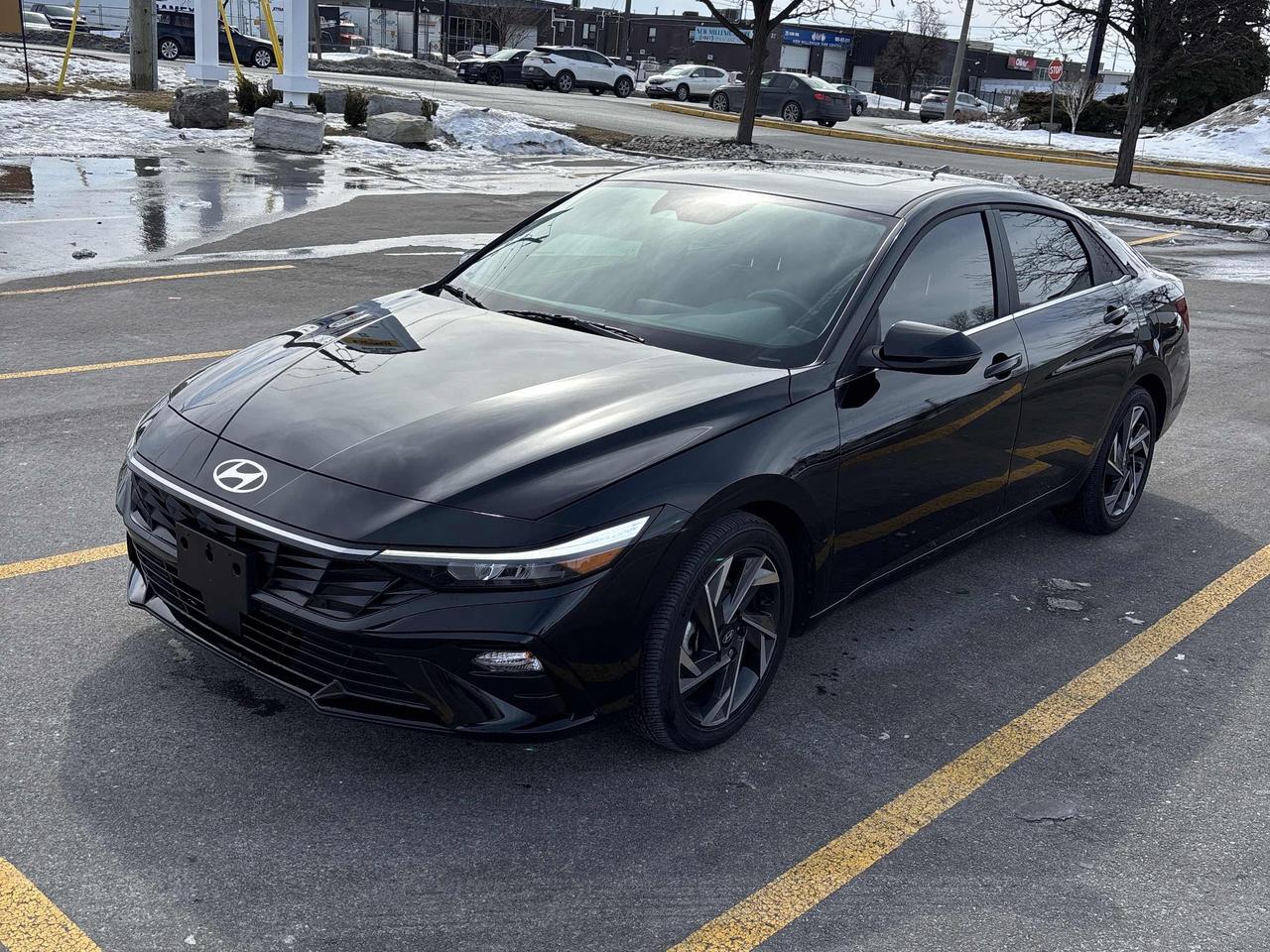 2024 Hyundai Elantra Luxury Photo0