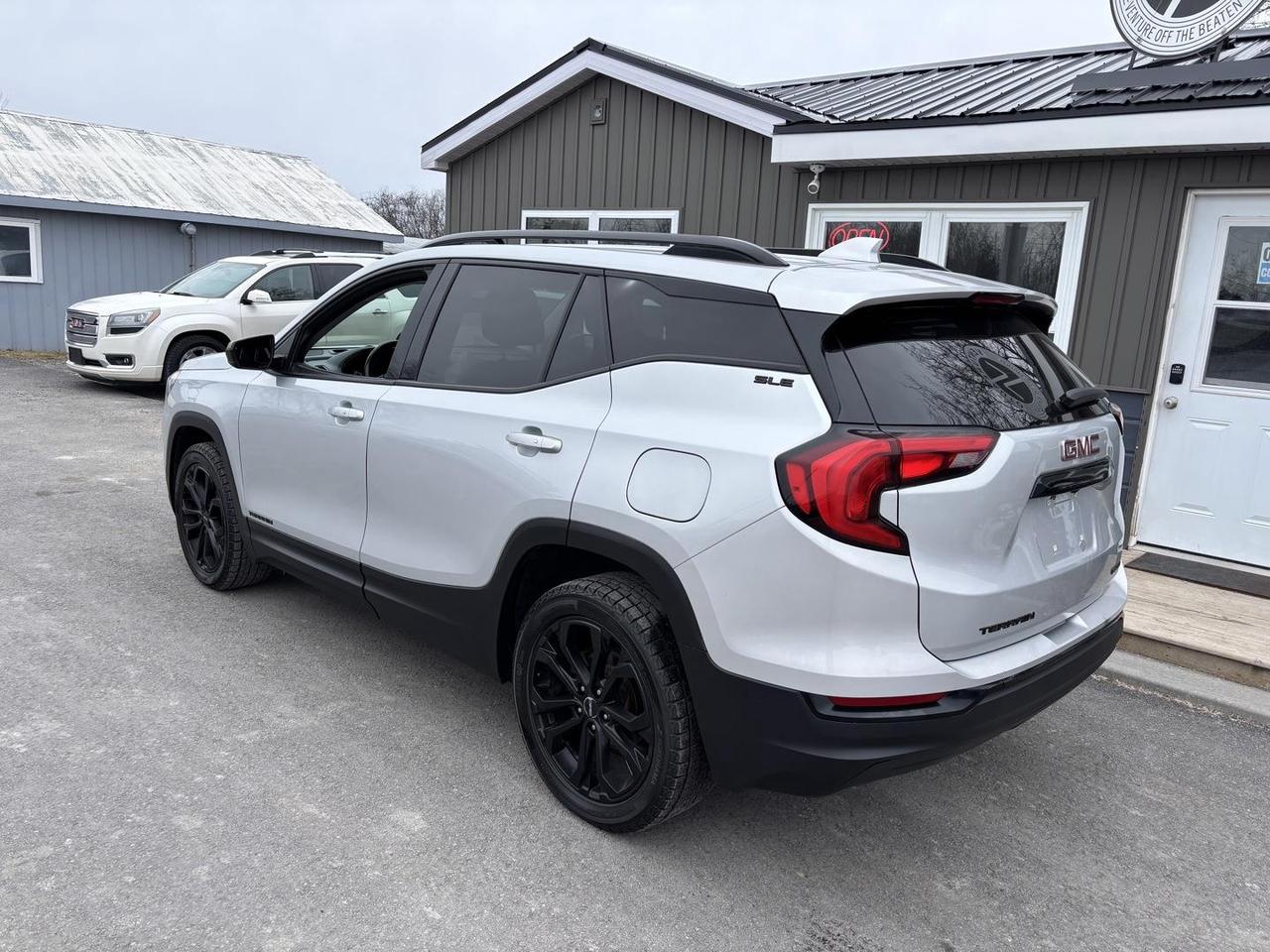 2021 GMC Terrain SLE All-wheel Drive Photo2