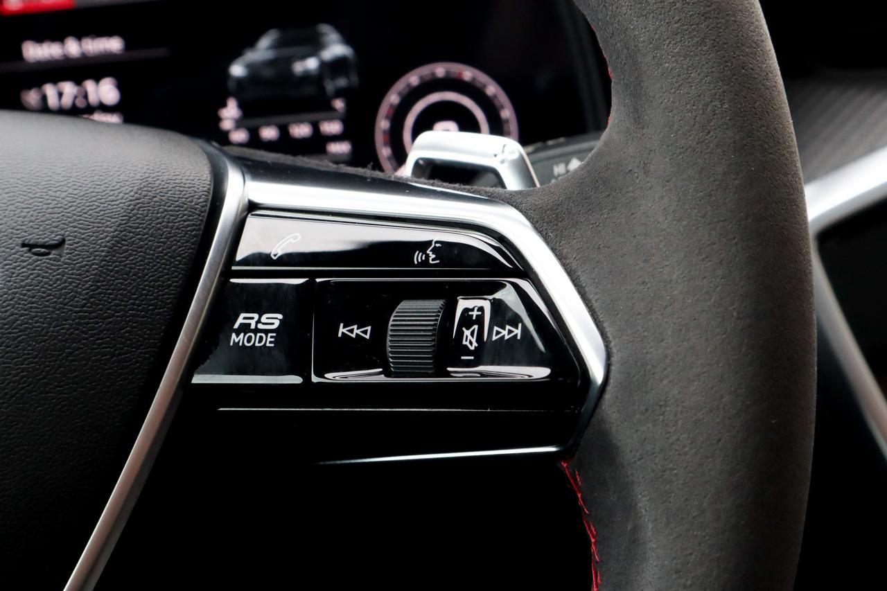 2021 Audi RS 6 Avant  Photo