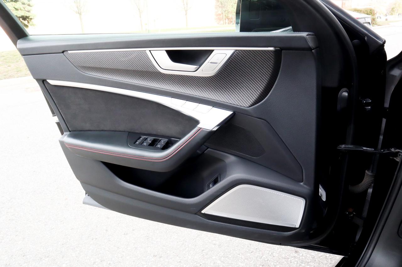 2021 Audi RS 6 Avant  Photo