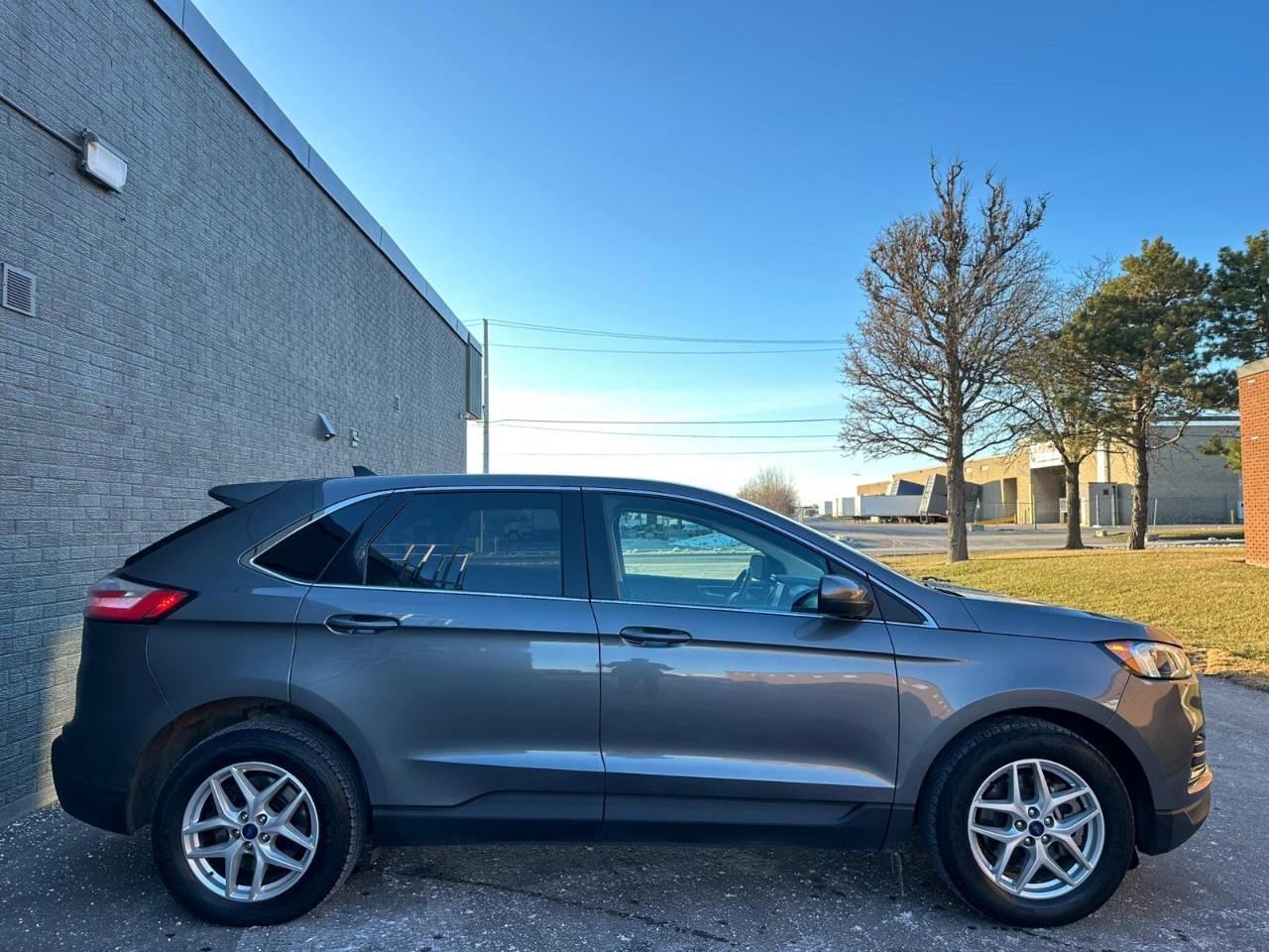 2022 Ford Edge SEL AWD Photo2