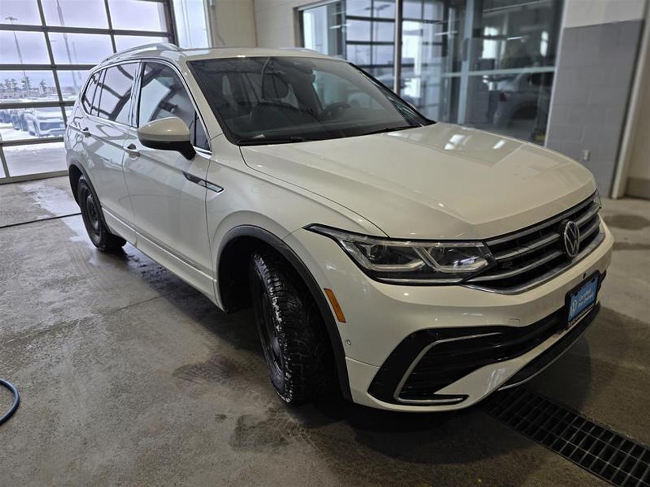 2024 Volkswagen Tiguan Highline R-Line 2.0T 8sp at w/Tip 4M W/Winter whee Photo