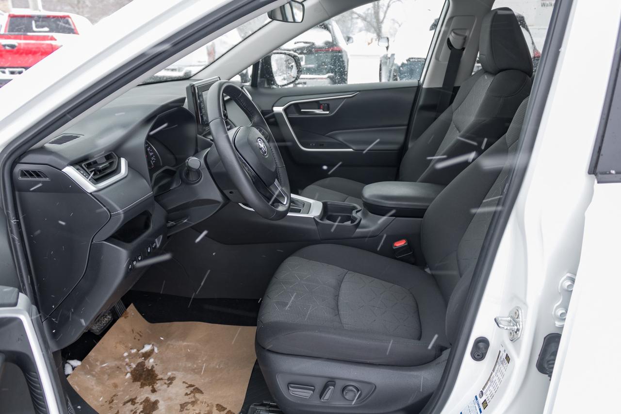 2021 Toyota RAV4 XLE 4dr All-wheel Drive Photo