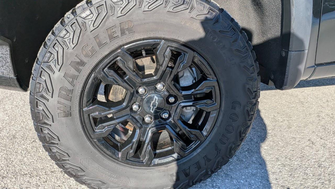 2023 Chevrolet Silverado 1500 Crew Cab Short Box 4-Wheel Drive ZR2 Photo