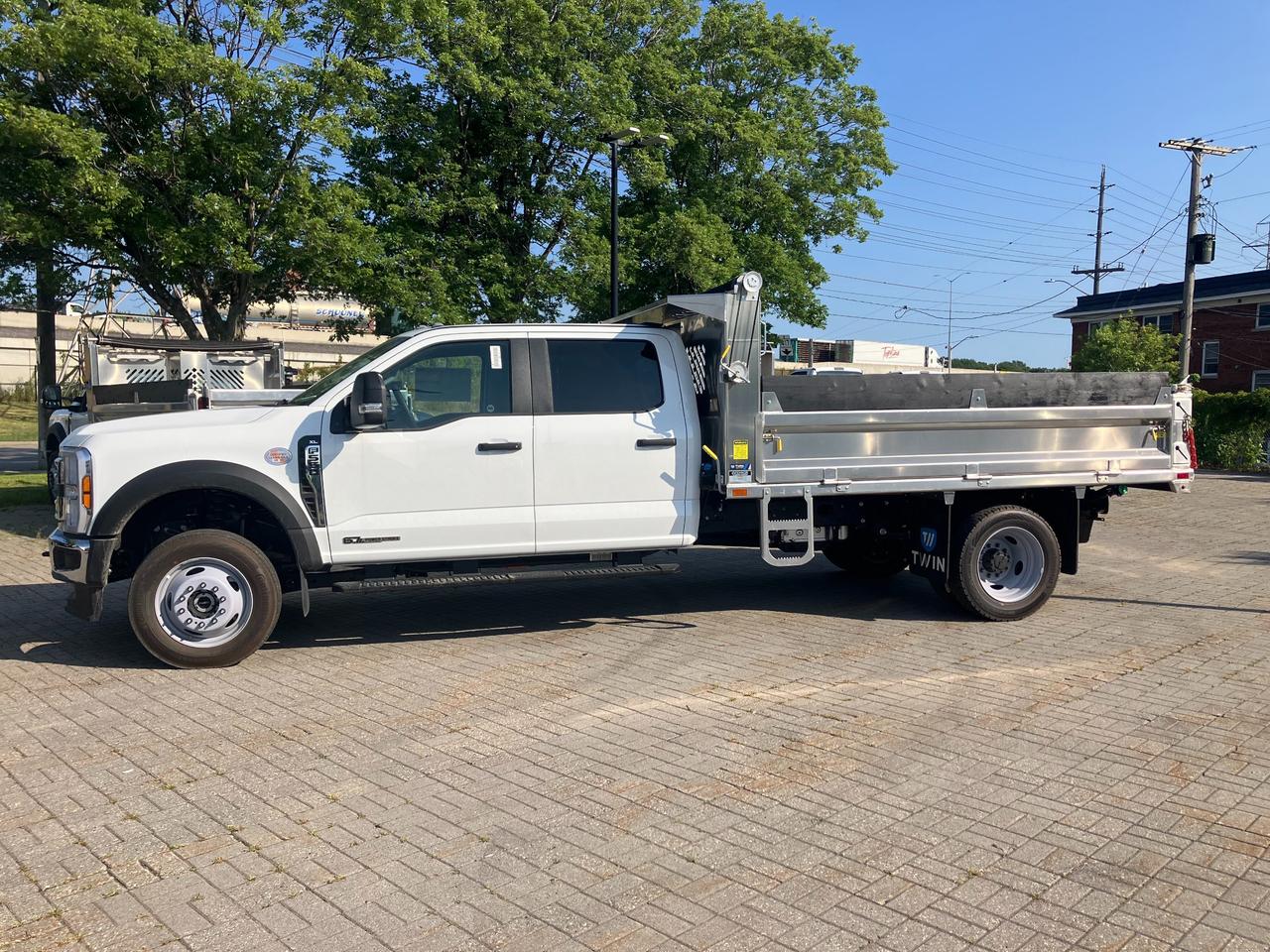 2025 Ford F-550 Chassis XL 4x4 SD Crew Cab 203 in. WB DRW Photo