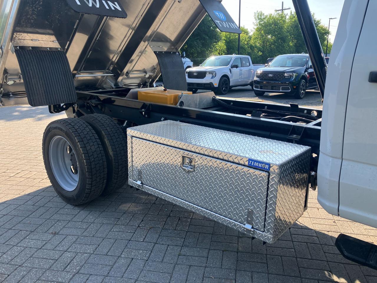 2025 Ford F-550 Chassis XL 4x4 SD Crew Cab 203 in. WB DRW Photo