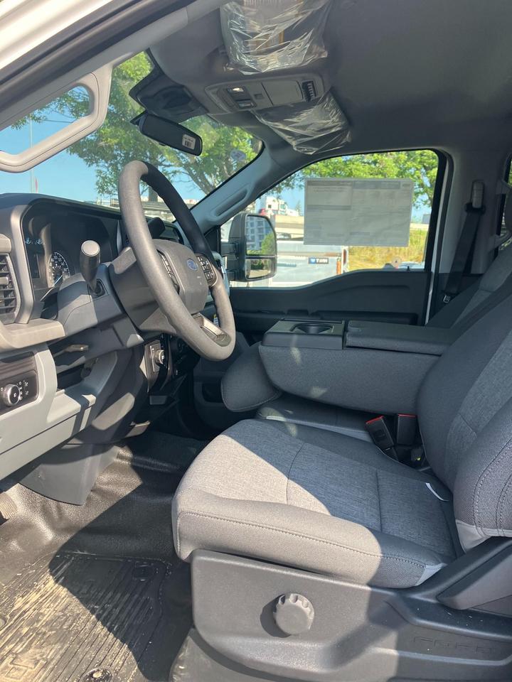 2025 Ford F-550 Chassis XL 4x4 SD Crew Cab 203 in. WB DRW Photo