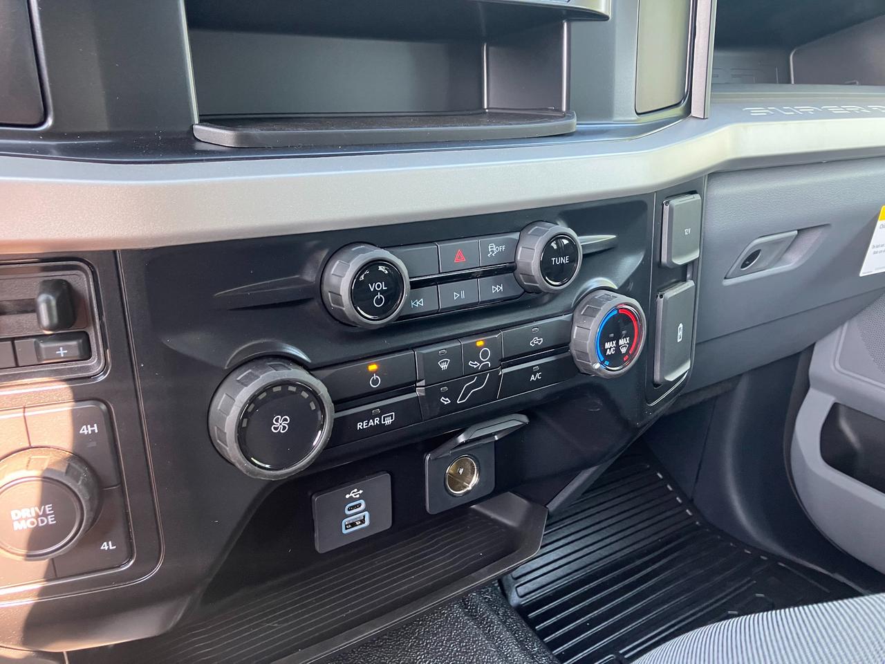 2025 Ford F-550 Chassis XL 4x4 SD Crew Cab 203 in. WB DRW Photo