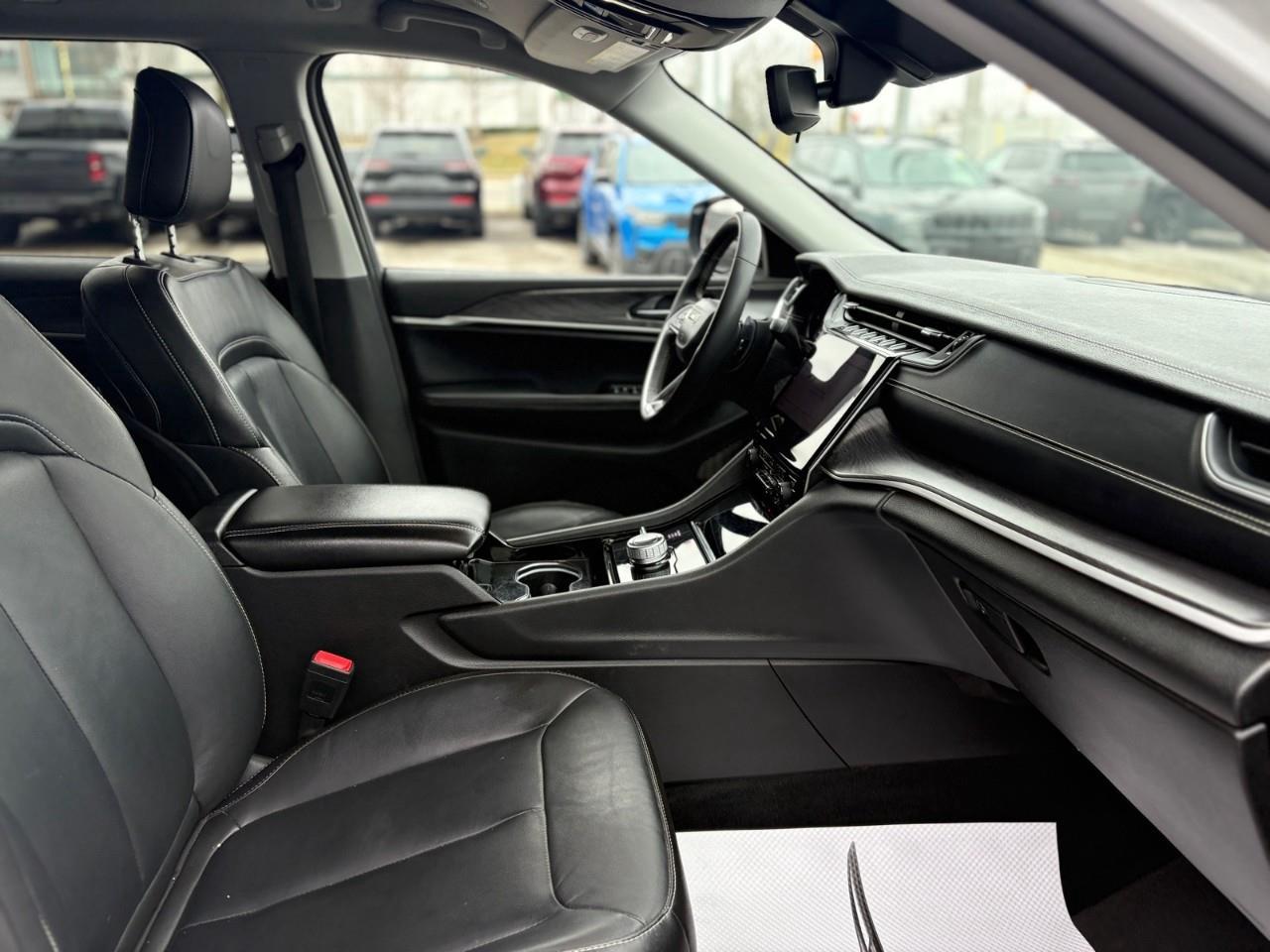 2023 Jeep Grand Cherokee Limited 4dr 4x4 Photo4