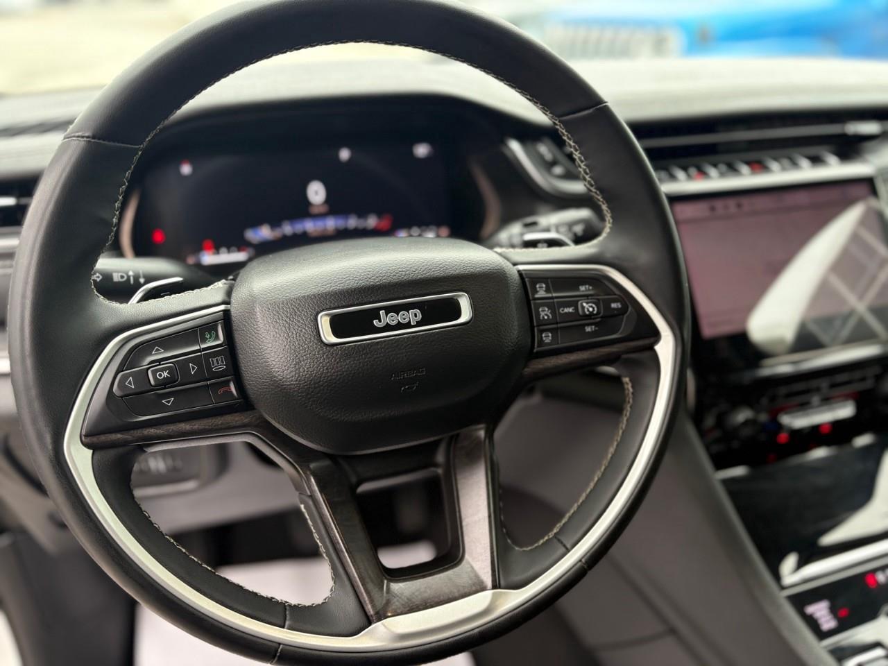 2023 Jeep Grand Cherokee Limited 4dr 4x4 Photo3