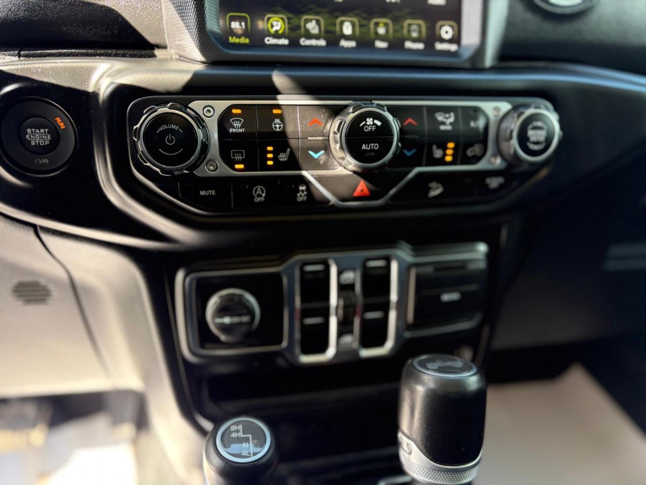 2020 Jeep WRANGLER UNLIMITED Sahara 4dr 4x4 Photo4