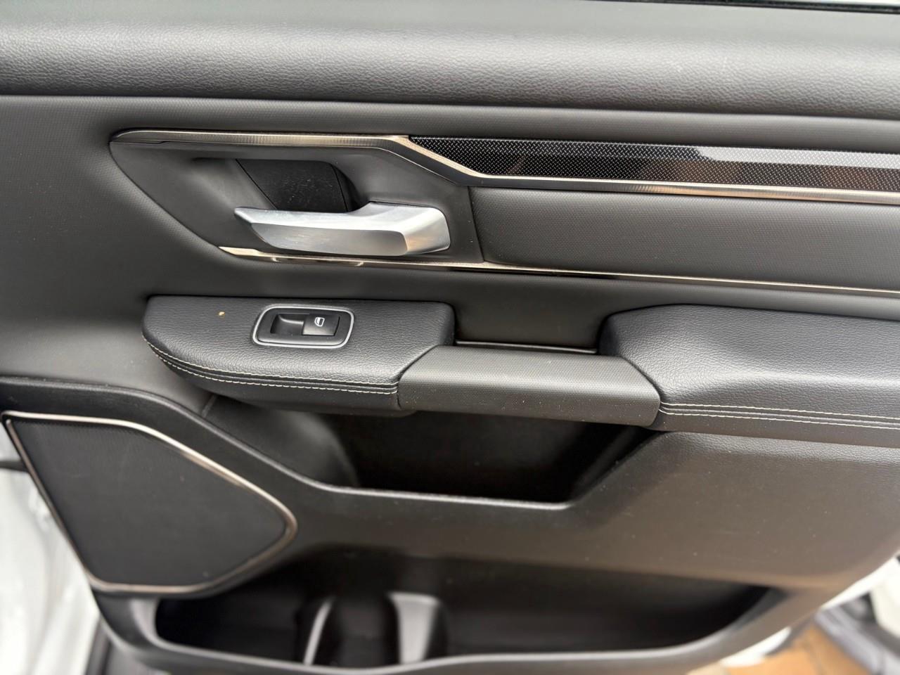 2020 Jeep WRANGLER UNLIMITED Sahara 4dr 4x4 Photo