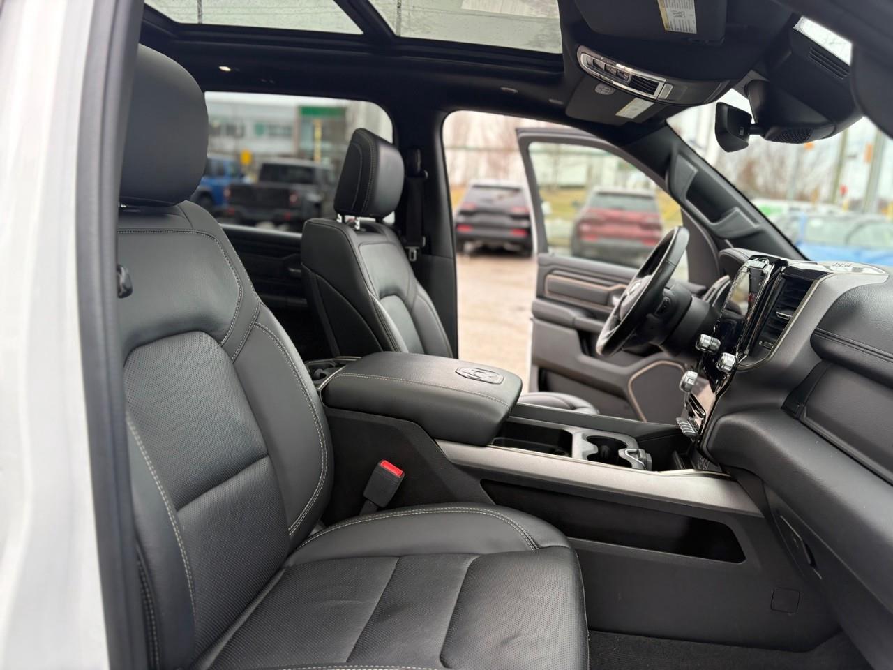 2020 Jeep WRANGLER UNLIMITED Sahara 4dr 4x4 Photo