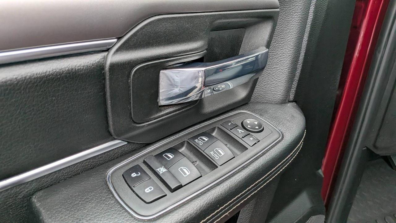 2022 RAM 1500 Classic WARLOCK 4X4 CREW CAB 5'7" BOX Photo