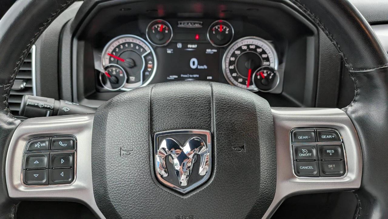 2022 RAM 1500 Classic WARLOCK 4X4 CREW CAB 5'7" BOX Photo