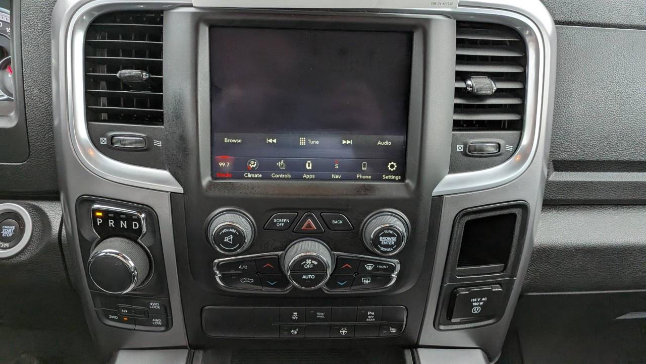 2022 RAM 1500 Classic WARLOCK 4X4 CREW CAB 5'7" BOX Photo