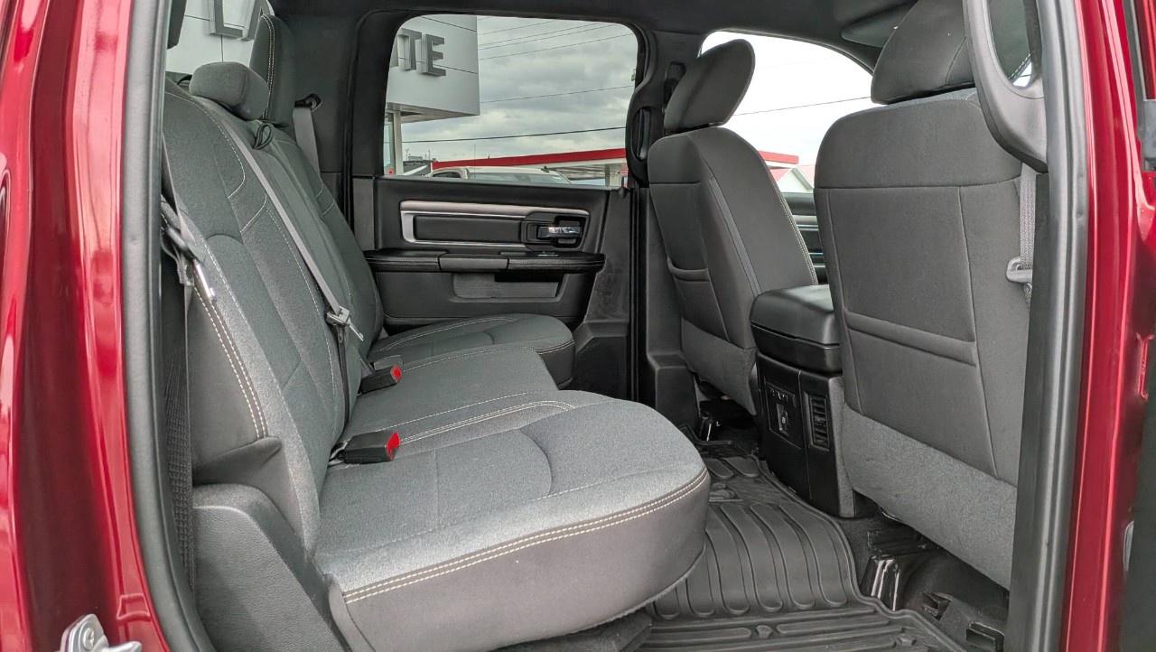 2022 RAM 1500 Classic WARLOCK 4X4 CREW CAB 5'7" BOX Photo