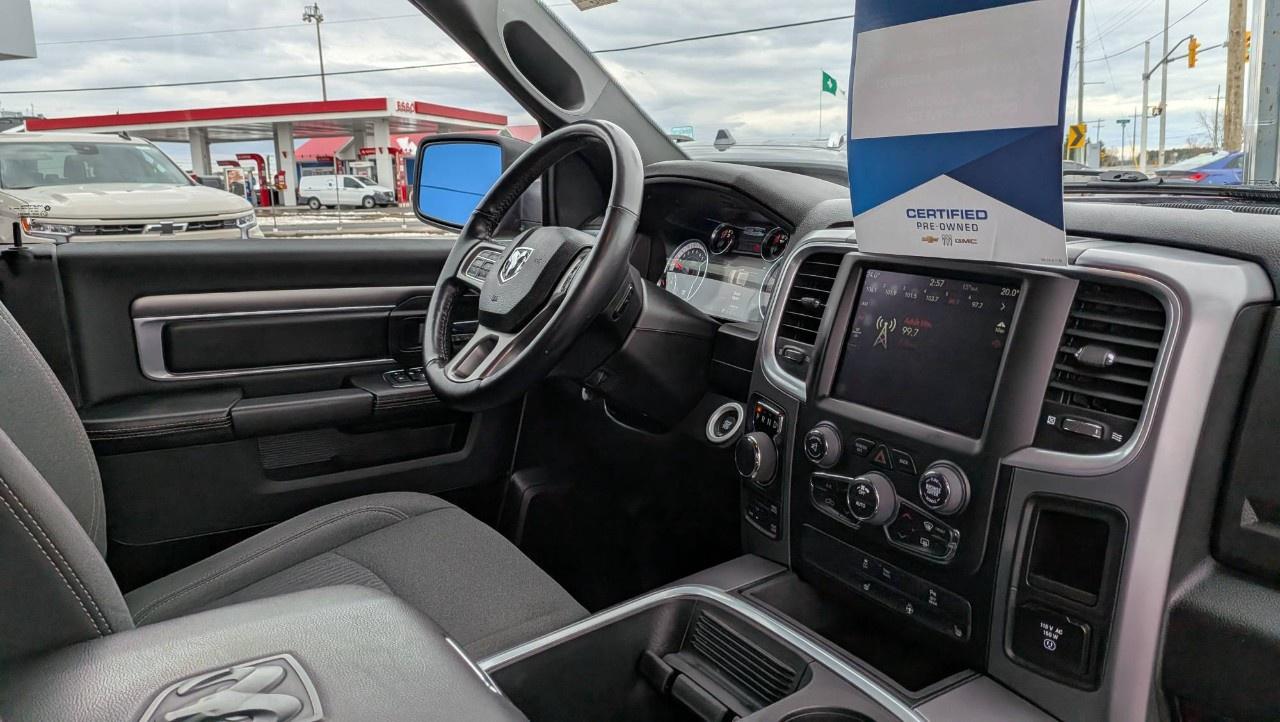 2022 RAM 1500 Classic WARLOCK 4X4 CREW CAB 5'7" BOX Photo