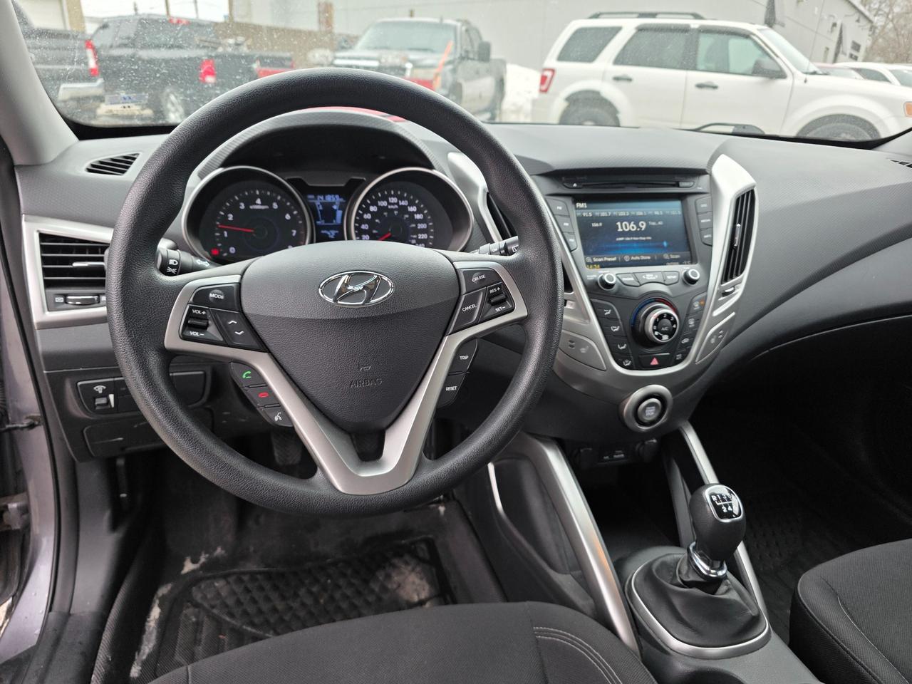 2015 Hyundai Veloster SE (M6) 3dr Hatchback Photo