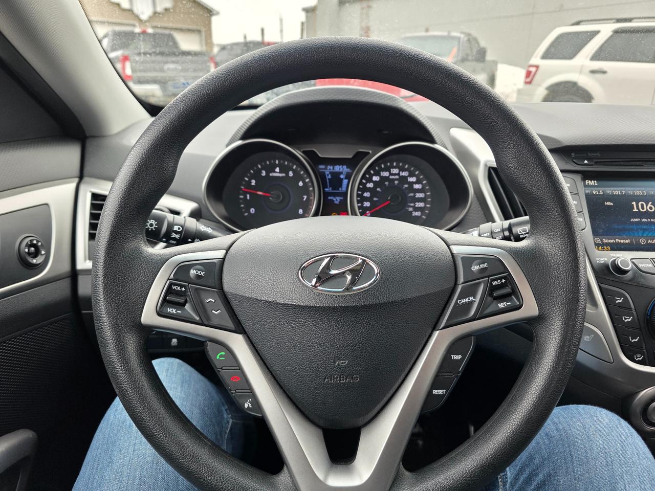 2015 Hyundai Veloster SE (M6) 3dr Hatchback Photo