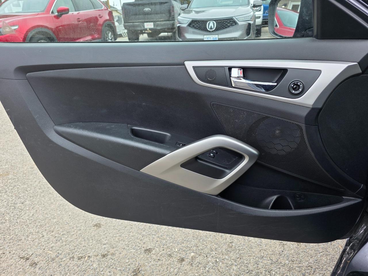 2015 Hyundai Veloster SE (M6) 3dr Hatchback Photo