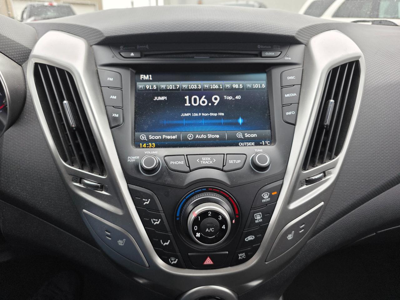 2015 Hyundai Veloster SE (M6) 3dr Hatchback Photo