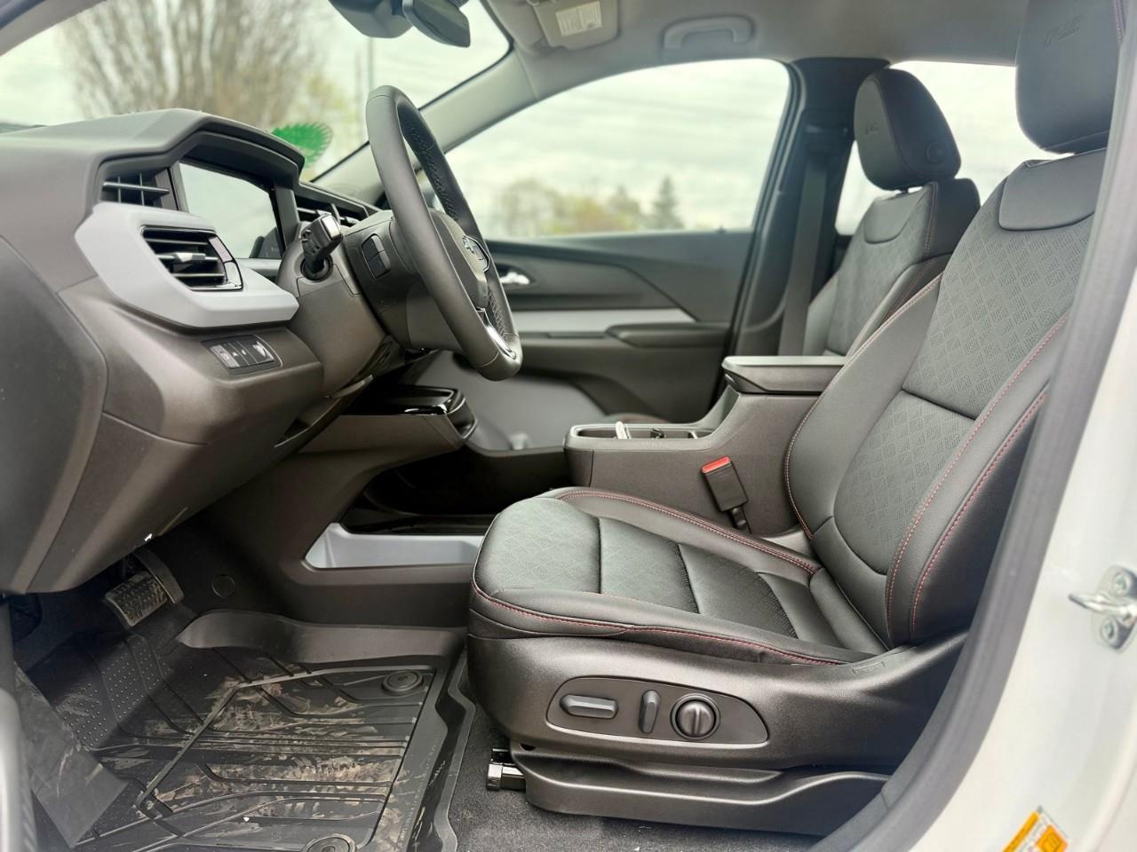 2027 Chevrolet Bolt RS 4dr Photo