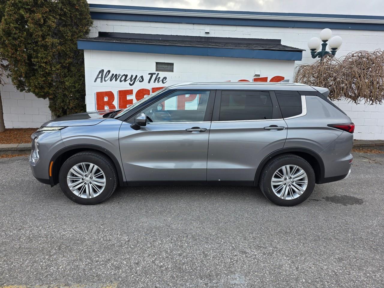 2022 Mitsubishi Outlander SE 4DR S-AWC Photo4