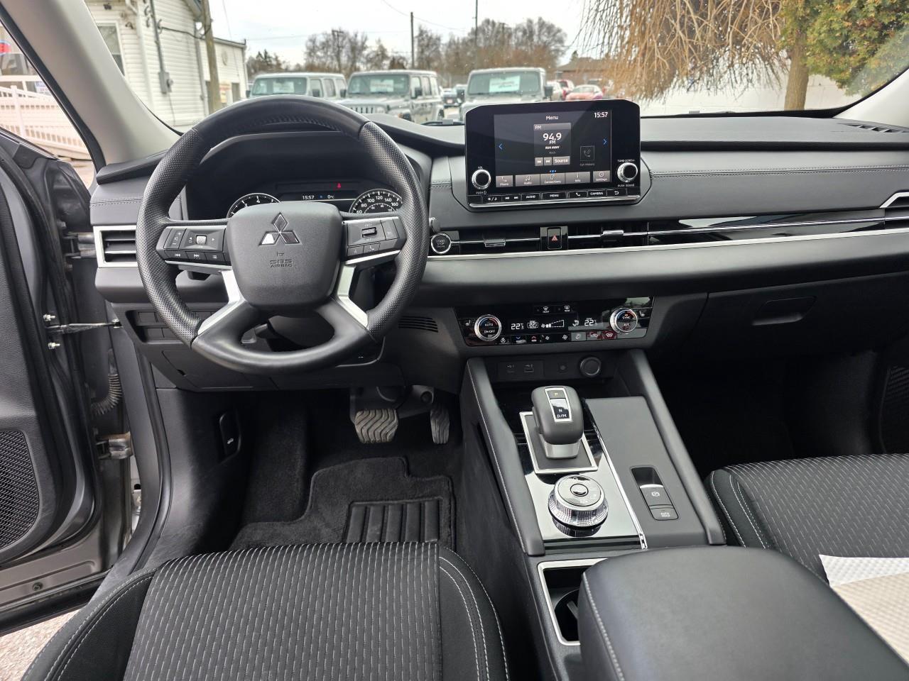 2022 Mitsubishi Outlander SE 4DR S-AWC Photo