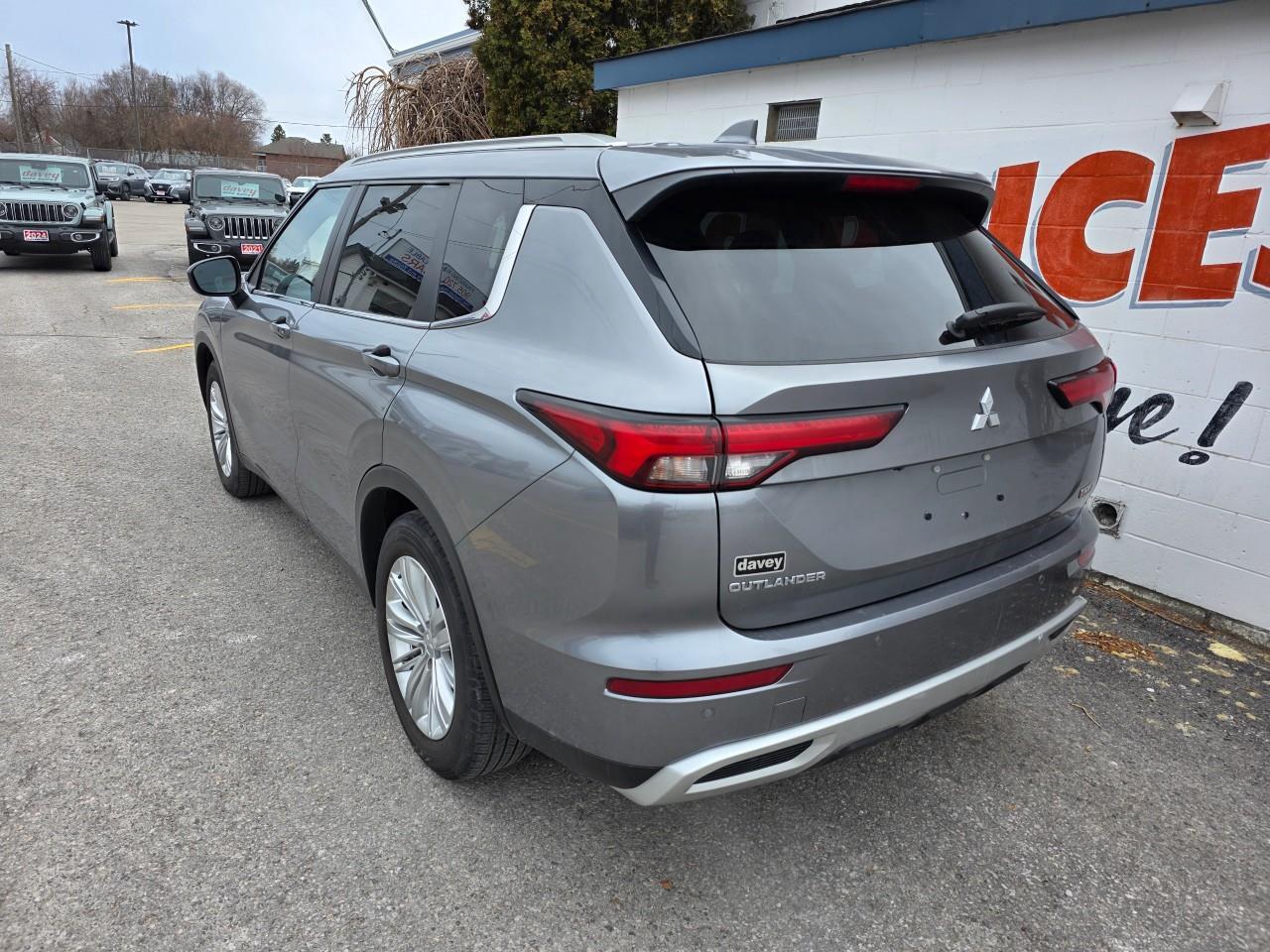 2022 Mitsubishi Outlander SE 4DR S-AWC Photo