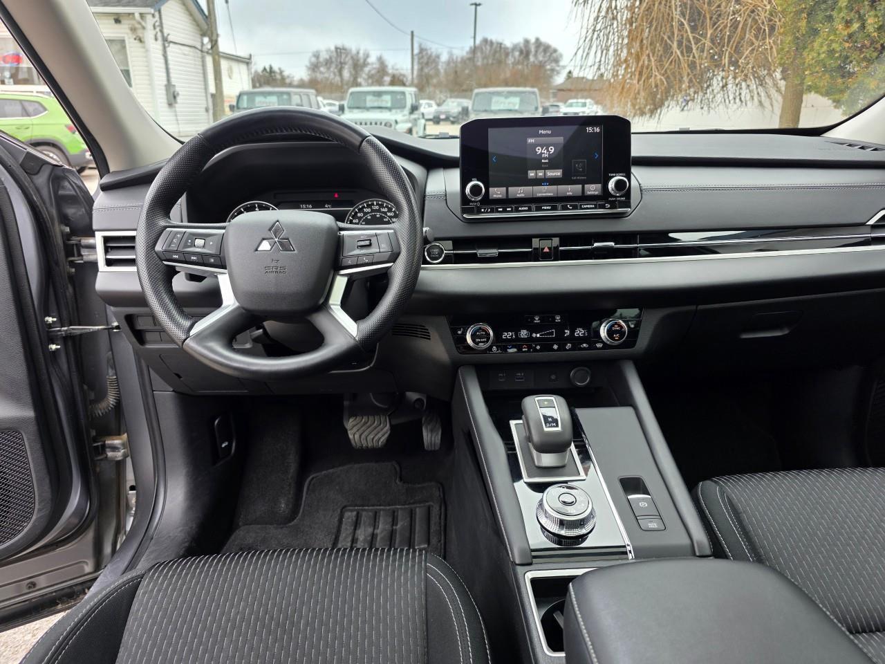 2022 Mitsubishi Outlander SE 4DR S-AWC Photo