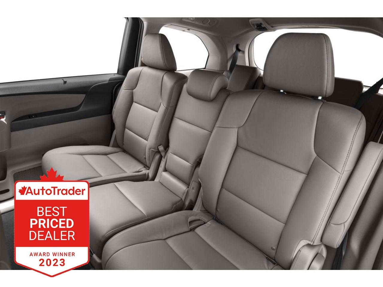 2016 Honda Odyssey Touring (A6) Passenger Van Photo