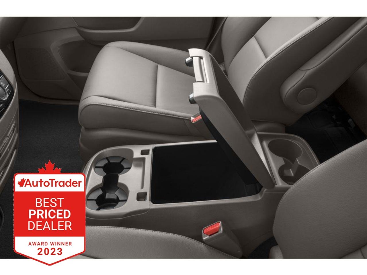 2016 Honda Odyssey Touring (A6) Passenger Van Photo